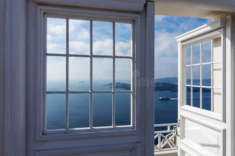 Porte Ouverte Avec La Vue De La Mer Mediterranee Photo Stock Image Du Soleil Blanc Porte Ouverte Avec La Vue De La Mer Mediterranee Photo Stock Image Du Soleil Blanc