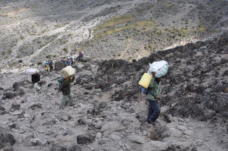 Porteadores do Kilimanjaro imagem de stock royalty free