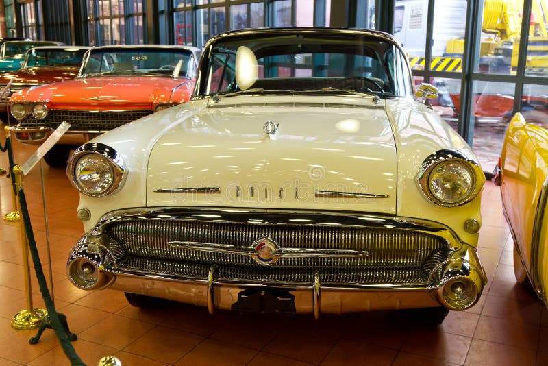 Portelli 1957 dello Special 4 di Buick fotografia stock libera da diritti Portelli 1957 dello Special 4 di Buick fotografia stock libera da diritti