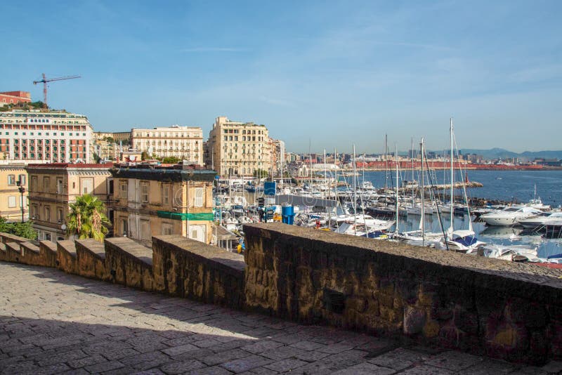 Porten av Naples från Castel dell` Ovo royaltyfri bild Porten av Naples från Castel dell` Ovo royaltyfri bild