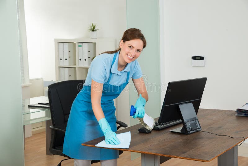 Portero de sexo femenino Cleaning Desk