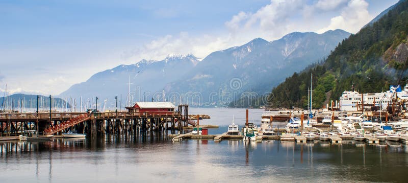 Porticciolo in baia a ferro di cavallo a Vancouver ad ovest. fotografia stock libera da diritti Porticciolo in baia a ferro di cavallo a Vancouver ad ovest. fotografia stock libera da diritti