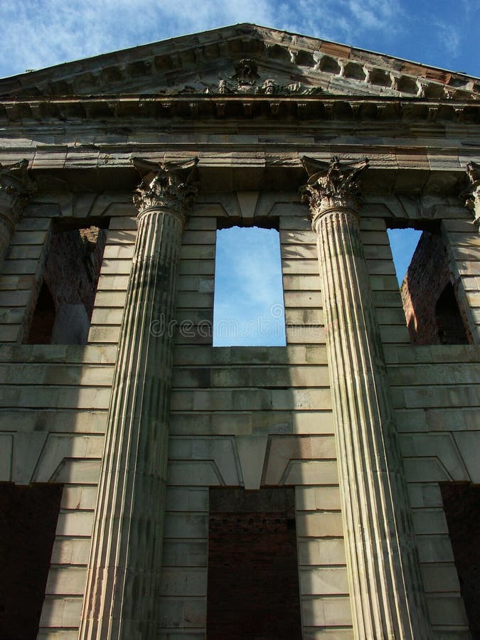 Portico, Sutton Hall, Sutton Scarfield, Derbyshire, Inghilterra immagine stock Portico, Sutton Hall, Sutton Scarfield, Derbyshire, Inghilterra immagine stock