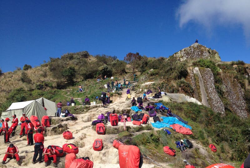 Portiers au passage de la femme morte en Inca Trail à Machu Picchu