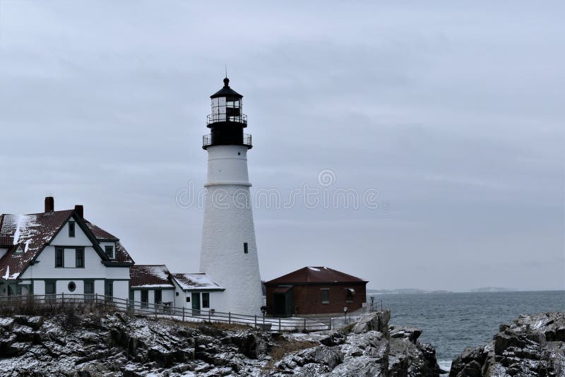 Portland głowy światło i otaczanie krajobraz na przylądku Eiizabeth, Cumberland okręg administracyjny, Maine, Stany Zjednocz zdjęcie royalty free Portland głowy światło i otaczanie krajobraz na przylądku Eiizabeth, Cumberland okręg administracyjny, Maine, Stany Zjednocz zdjęcie royalty free
