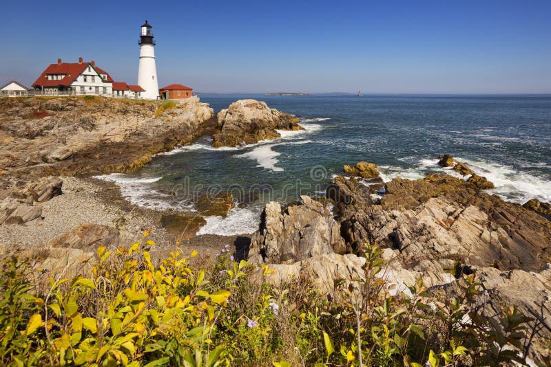 Portland Head fyren, Maine, USA på en solig dag royaltyfria bilder Portland Head fyren, Maine, USA på en solig dag royaltyfria bilder