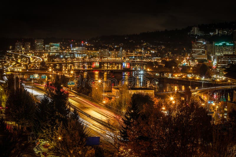 A long exposure (10 seconds long) nighttime shot of Portland, Oregon. Hdr bridge stock images, royalty-free photos and pictures
