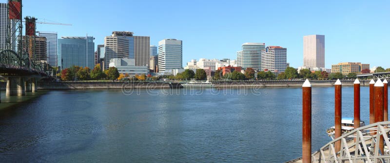 Portland Oregon skyline panorama.