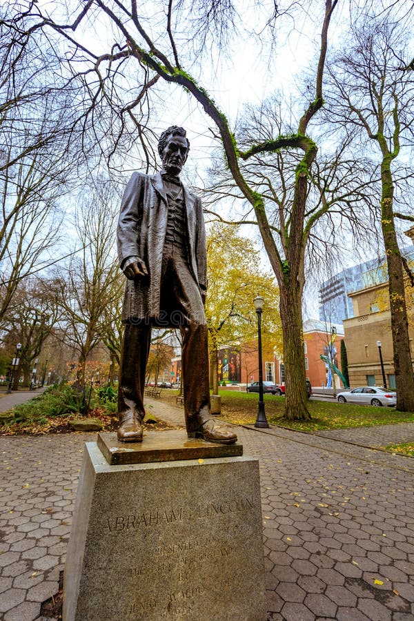 Abraham Lincoln Statue, and Portland Art Museum, South Park Blocks ...