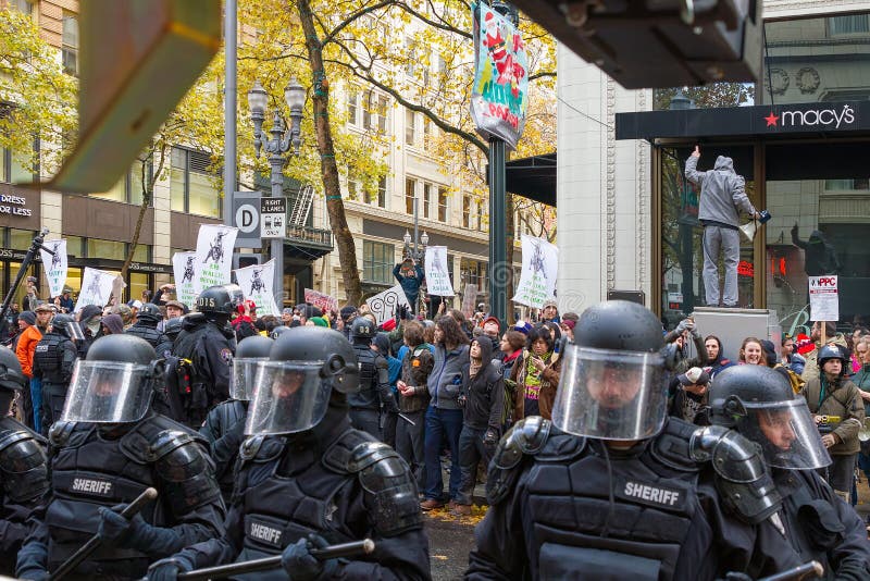 Portland Police In Riot Gear N17 Protest Editorial Stock Image Image Of Baton Protest 28560419 