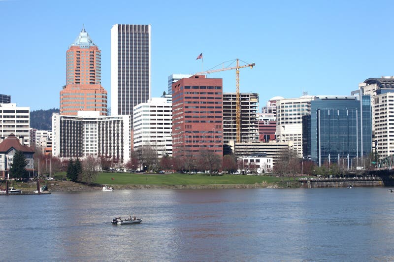 Portland OR.skyline & rio dos pescadores. imagem de stock royalty free Portland OR.skyline & rio dos pescadores. imagem de stock royalty free