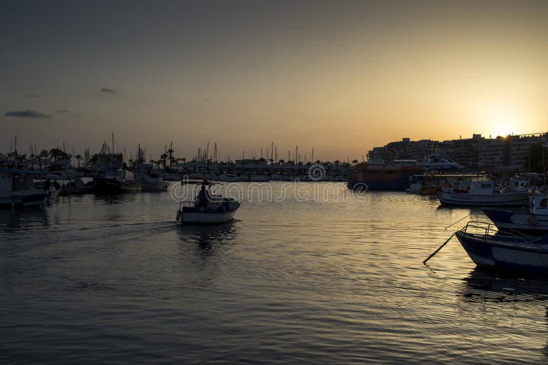 Porto de pesca de Santa Pola, Alicante, Espanha foto de stock Porto de pesca de Santa Pola, Alicante, Espanha foto de stock