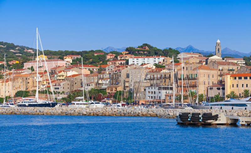 Porto del paesaggio di Propriano, Corsica, Francia fotografia stock libera da diritti Porto del paesaggio di Propriano, Corsica, Francia fotografia stock libera da diritti