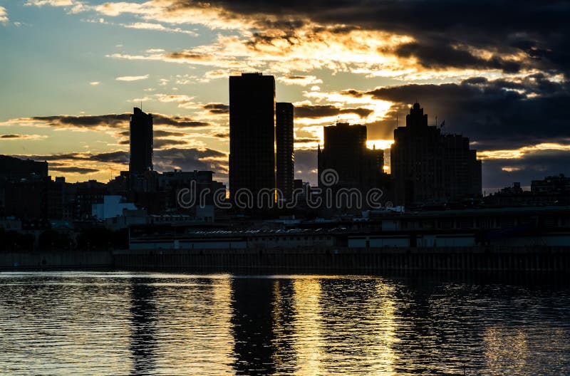 Porto della città di Montreal vecchio al tramonto immagini stock libere da diritti Porto della città di Montreal vecchio al tramonto immagini stock libere da diritti