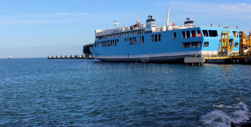 Porto di Merak della nave del RO/RO immagini stock libere da diritti