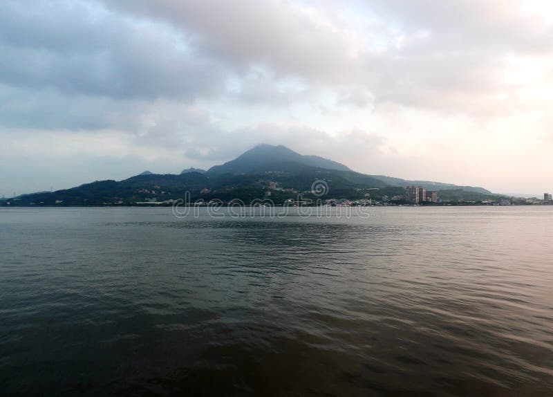 Porto di Tamsui durante il tramonto in Taipei fotografie stock libere da diritti Porto di Tamsui durante il tramonto in Taipei fotografie stock libere da diritti