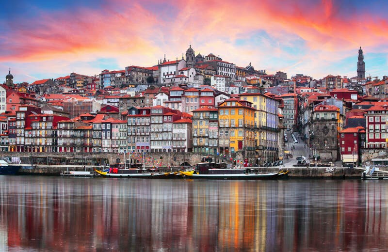 Porto Portugal gammal stad på den Douro floden Oporto panorama