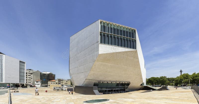 PORTO, PORTUGAL - 5 JUILLET 2015 : Vue de la maison DA Musica images libres de droits PORTO, PORTUGAL - 5 JUILLET 2015 : Vue de la maison DA Musica images libres de droits