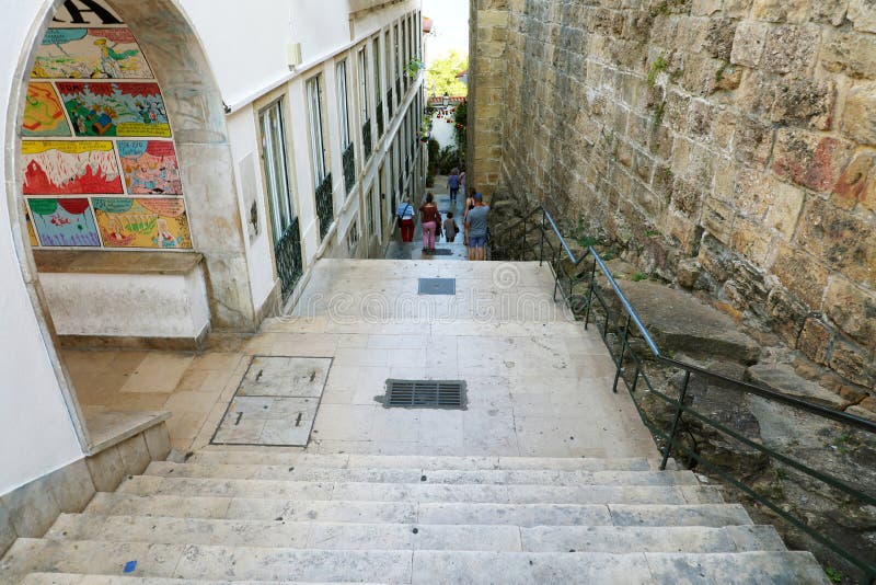 PORTO, PORTUGAL - JUNI 20, 2018: oude stad met van Porto met de Bisschoppelijke Bisschoppelijke mening van Paleispaã§o van de sta royalty-vrije stock afbeeldingen PORTO, PORTUGAL - JUNI 20, 2018: oude stad met van Porto met de Bisschoppelijke Bisschoppelijke mening van Paleispaã§o van de sta royalty-vrije stock afbeeldingen