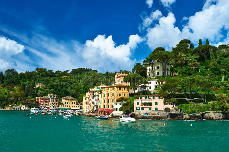 Portofino by på den Ligurian kusten, Italien royaltyfri foto Portofino by på den Ligurian kusten, Italien royaltyfri foto