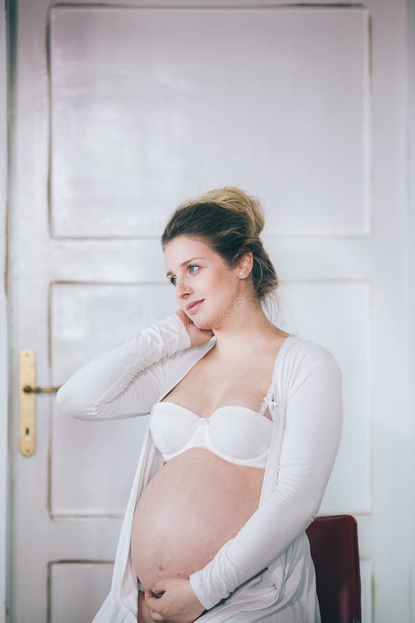 Schöne Frau in Der Unterwäsche Stockbild - Bild von schönheit