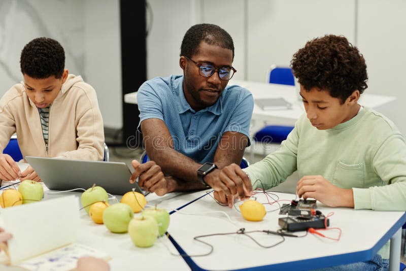 Science Experiment in Class royalty free stock photos