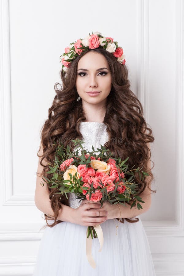 Portrait of beautiful bride. Wedding dress.