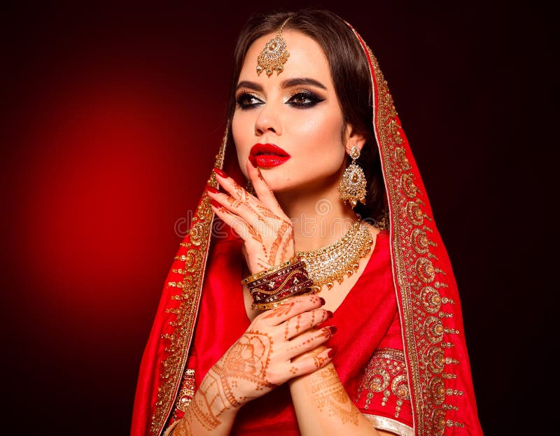 Portrait of Beautiful Indian Girl in Red Bridal Sari. Young Hindu Woman  Model with Kundan Jewelry Set Stock Image - Image of attractive, hinduism:  186372763