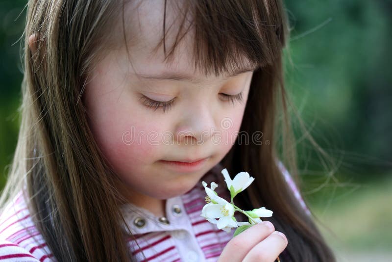 Portrait of beautiful young girl with flowers