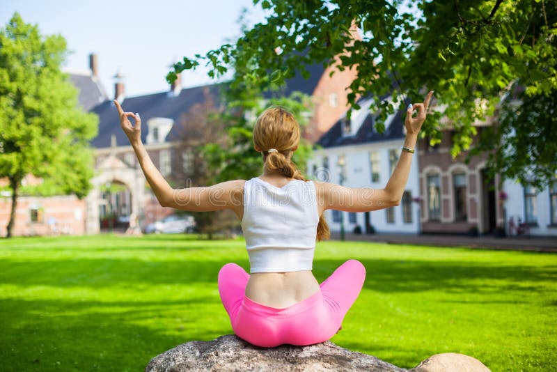 Portret Girl Morning Yoga In City Stock Image Image Of Spring Training 118174151