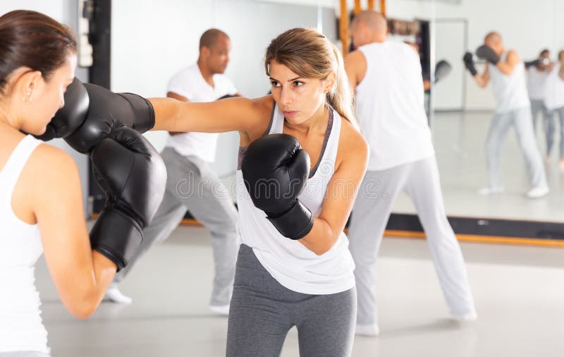 Woman makes choke hold in self-defense training Stock Photo - Alamy