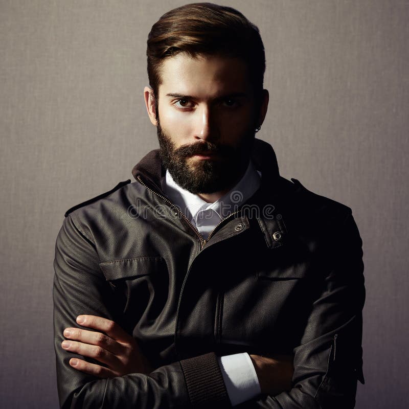 Portrait d'homme bel avec la barbe images stock Portrait d'homme bel avec la barbe images stock