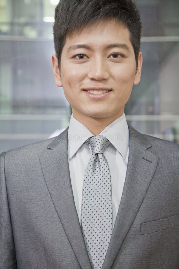 Portrait d'homme d'affaires de sourire photo stock Portrait d'homme d'affaires de sourire photo stock
