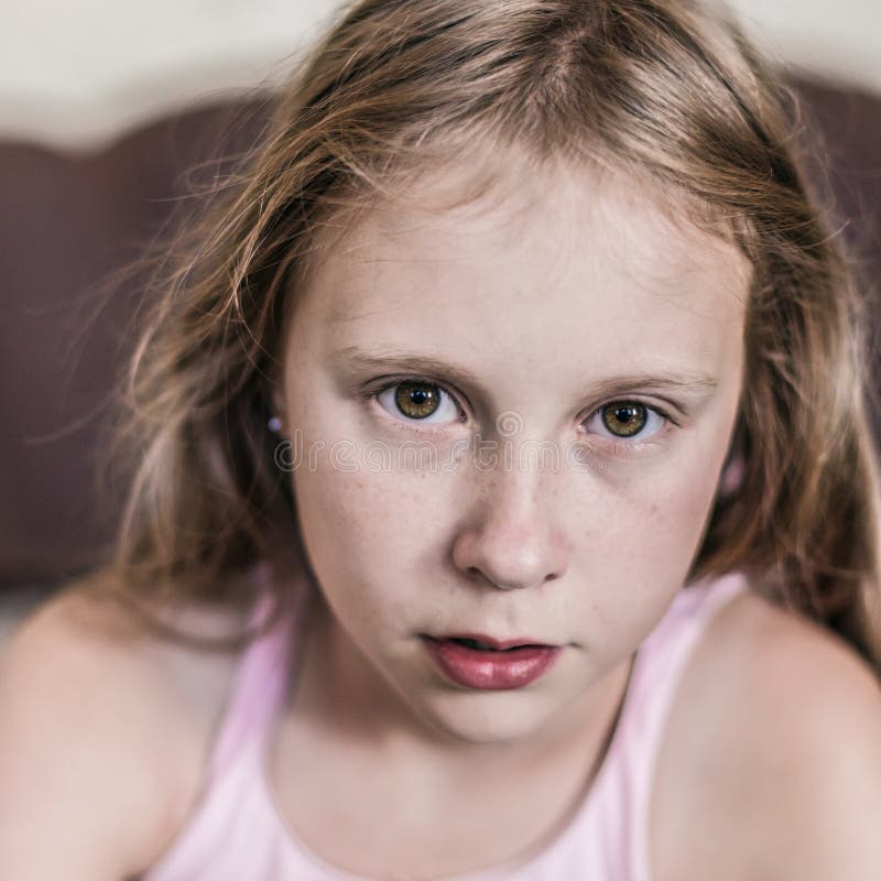 Download Portrait D'un Enfant Réveillé Image stock - Image du lifestyle, extérieur: 77153523