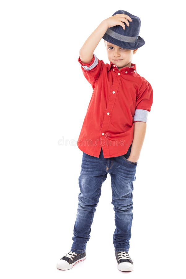 Portrait d'un garçon heureux tenant son chapeau photographie stock Portrait d'un garçon heureux tenant son chapeau photographie stock