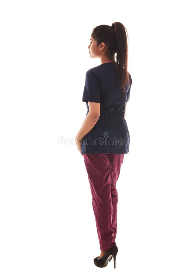 Portrait d'un jeune docteur féminin attirant dans un équipement médical photos libres de droits Portrait d'un jeune docteur féminin attirant dans un équipement médical photos libres de droits
