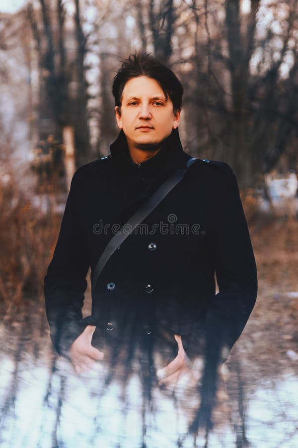Portrait d'un jeune homme photographie stock Portrait d'un jeune homme photographie stock