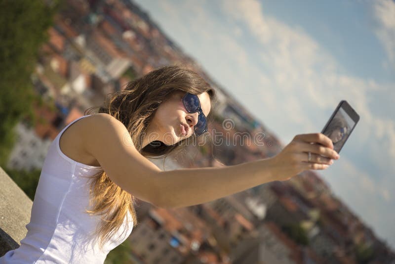 Portrait d'une belle jeune femme de touristes photos stock Portrait d'une belle jeune femme de touristes photos stock