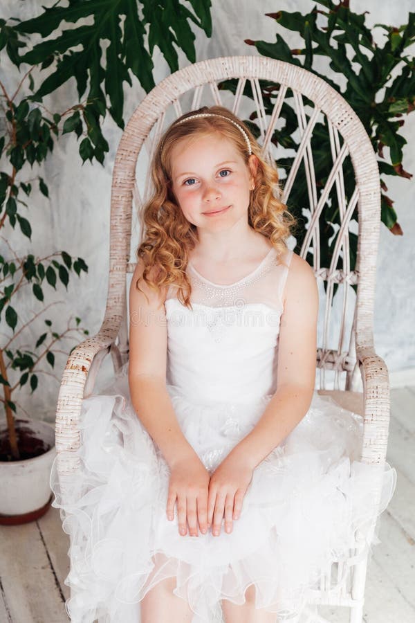 Stock Photo De Portrait D'Enfants De La Belle Fille. 10 Ans