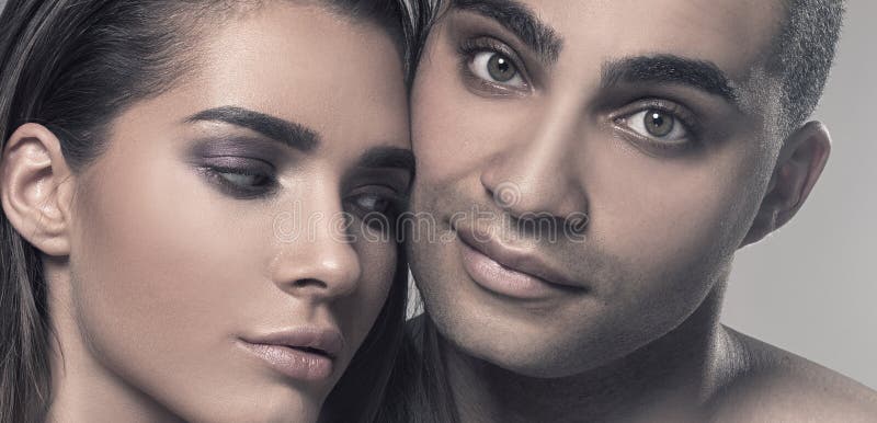 Portrait de beauté des couples attrayants images libres de droits Portrait de beauté des couples attrayants images libres de droits