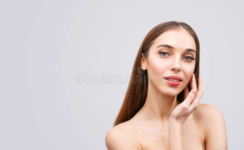 Portrait de beauté de femme avec les épaules nues photo stock Portrait de beauté de femme avec les épaules nues photo stock