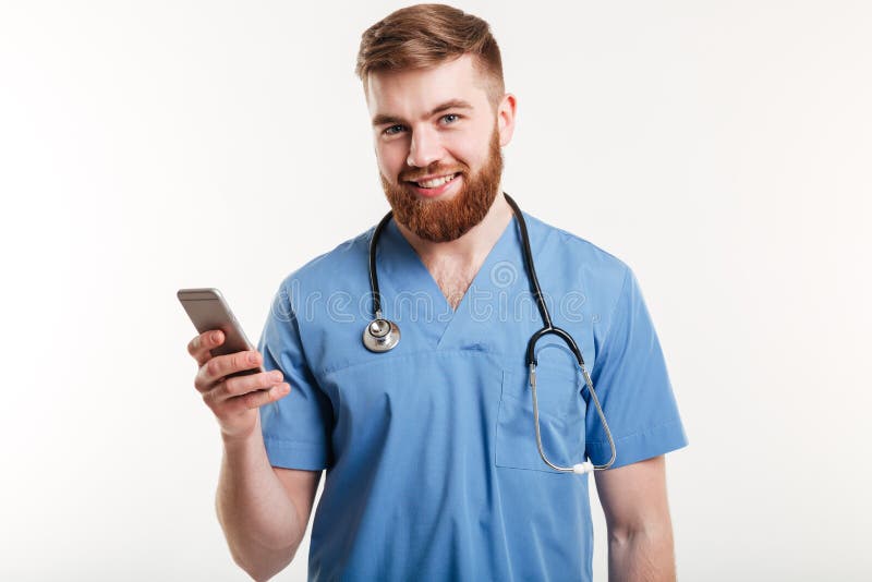 Portrait de docteur avec le téléphone photos stock Portrait de docteur avec le téléphone photos stock