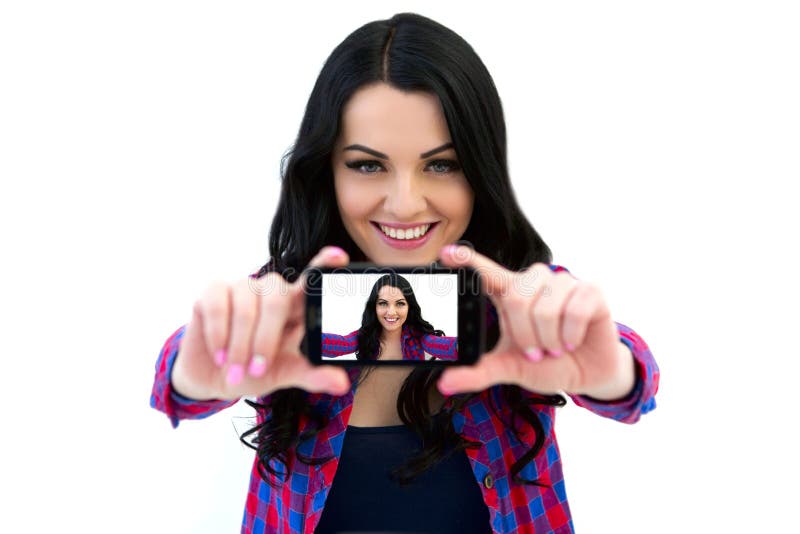 Portrait de femme mignonne faisant la photo de selfie sur le smartphone image libre de droits Portrait de femme mignonne faisant la photo de selfie sur le smartphone image libre de droits