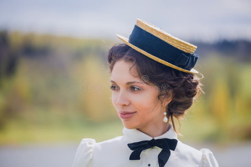 Portrait de femme noble photo stock. Image du nostalgie 92861014