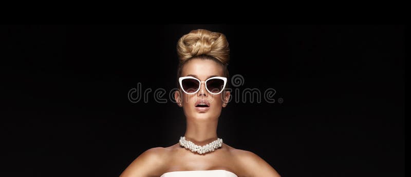 portrait de femme élégante blonde photographie stock portrait de femme élégante blonde photographie stock