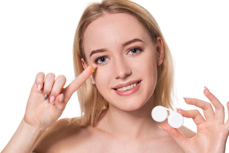 Portrait de jeune belle femme avec le cristallin naturel de maquillage et de contact à disposition Plan rapproché de la participa image stock Portrait de jeune belle femme avec le cristallin naturel de maquillage et de contact à disposition Plan rapproché de la participa image stock