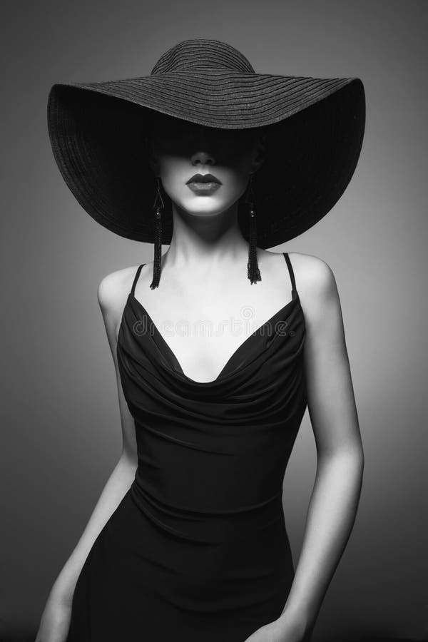 72,991 Photos de Femme En Noir Et Blanc Au Chapeau - Photos de stock  gratuites et libres de droits de Dreamstime