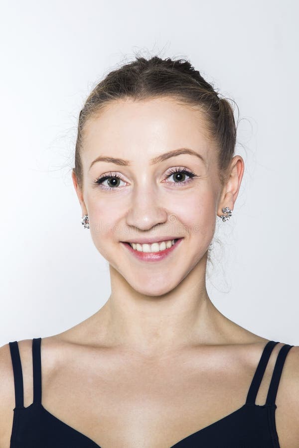 Portrait de jeune femme superbe de ballerine photographie stock
