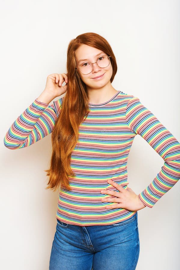 Portrait de jeune fille mignonne ado images stock