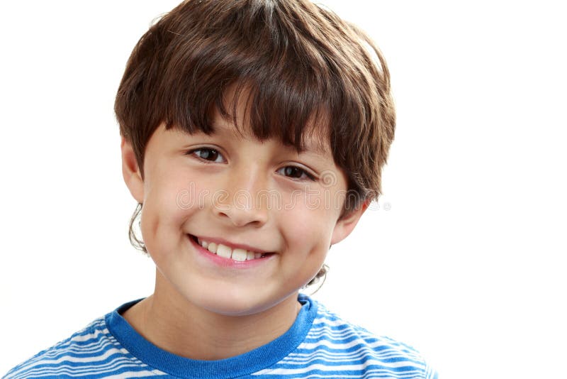 Portrait de jeune garçon sur le fond blanc image stock Portrait de jeune garçon sur le fond blanc image stock